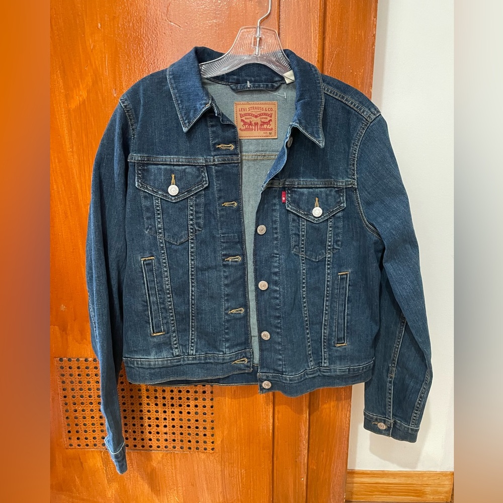 Limited Edition Levi’s Denim Jacket Size M w official Wu-Tang graphic on back